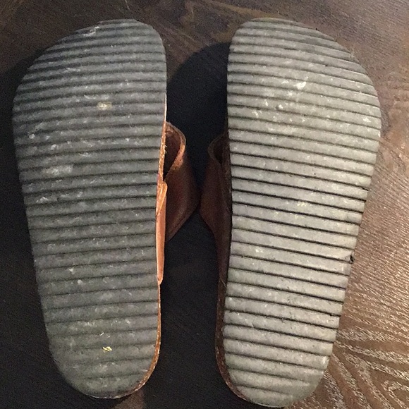 EUC Men’s 9 Natural Roots Genuine Leather Sandals - Picture 3 of 4